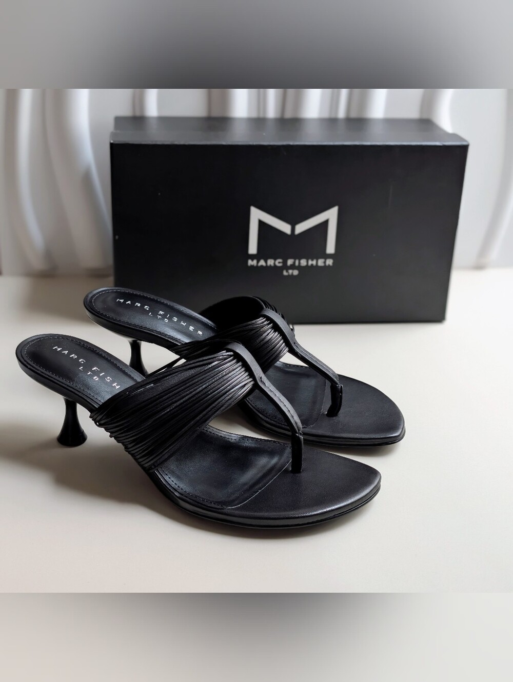 NIB Marc Fisher LTD Pamilla Black Leather Thong Heel Sandals Size 8